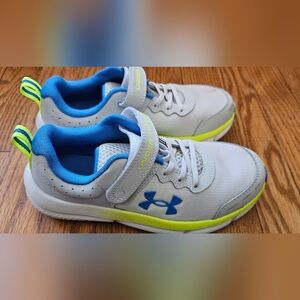 Under Armour Kids Gray Sneakers with Blue and Neon Yellow Accents Size 3Y